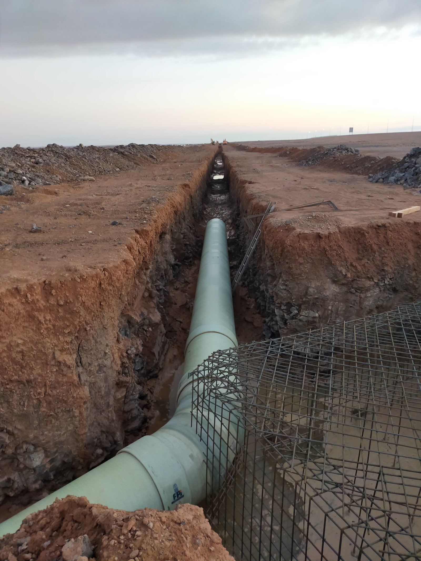 صورة مشروع ﺗﺼﻤﻴﻢ وﺗﻨﻔﻴﺬ اﻟﻤﺮﺣﻠﺔ اﻟﺜﺎﻧﻴﺔ ﻟﻤﺸﺮوع اﻟﺨﻄﻮط اﻟﻨﺎﻗﻠﺔ ﻟﻠﻤﻴﺎه اﻟﻤﻌﺎﻟﺠﺔ اﻟﻰ ﻣﺸﺮوع اﻟﻤﻠﻚ ﻋﺒﺪاﻟﻠﻪ ﻟﺘﻄﻮﻳﺮ ﻣﺪﻳﻨﺔ وﻋﺪ اﻟﺸﻤﺎل اﻟﺨﻂ اﻟﻨﺎﻗﻞ ﺑﻴﻦ ﻣﺪﻳﻨﺘﻲ ﻋﺮﻋﺮ ووﻋﺪ اﻟﺸﻤﺎل 2018